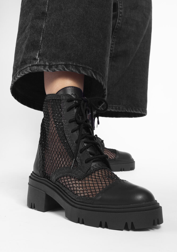 Holly Black Diamond (4) Site