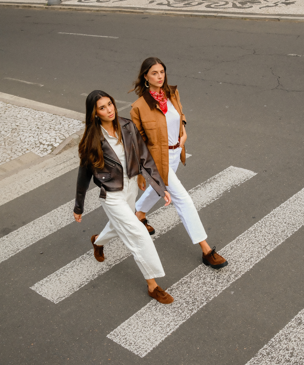 סניקרס חומות